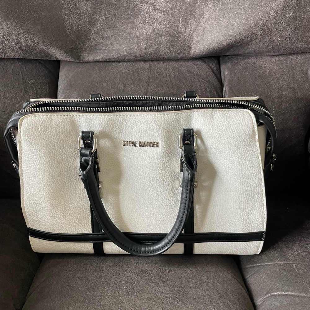 Steve Madden Black and White Medium Size
